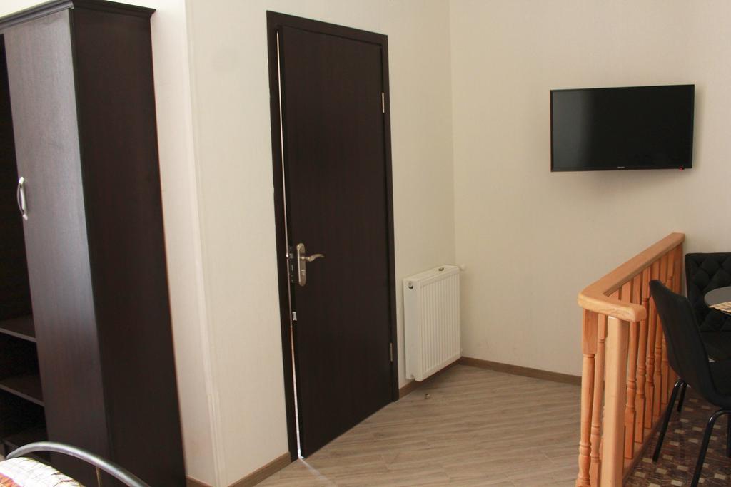 Guest House On Gia Abesadze Street Tbilisi Exterior photo